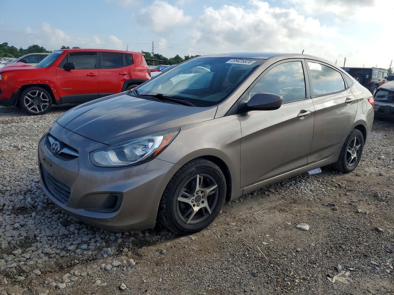 Salvage Hyundai ACCENT Image