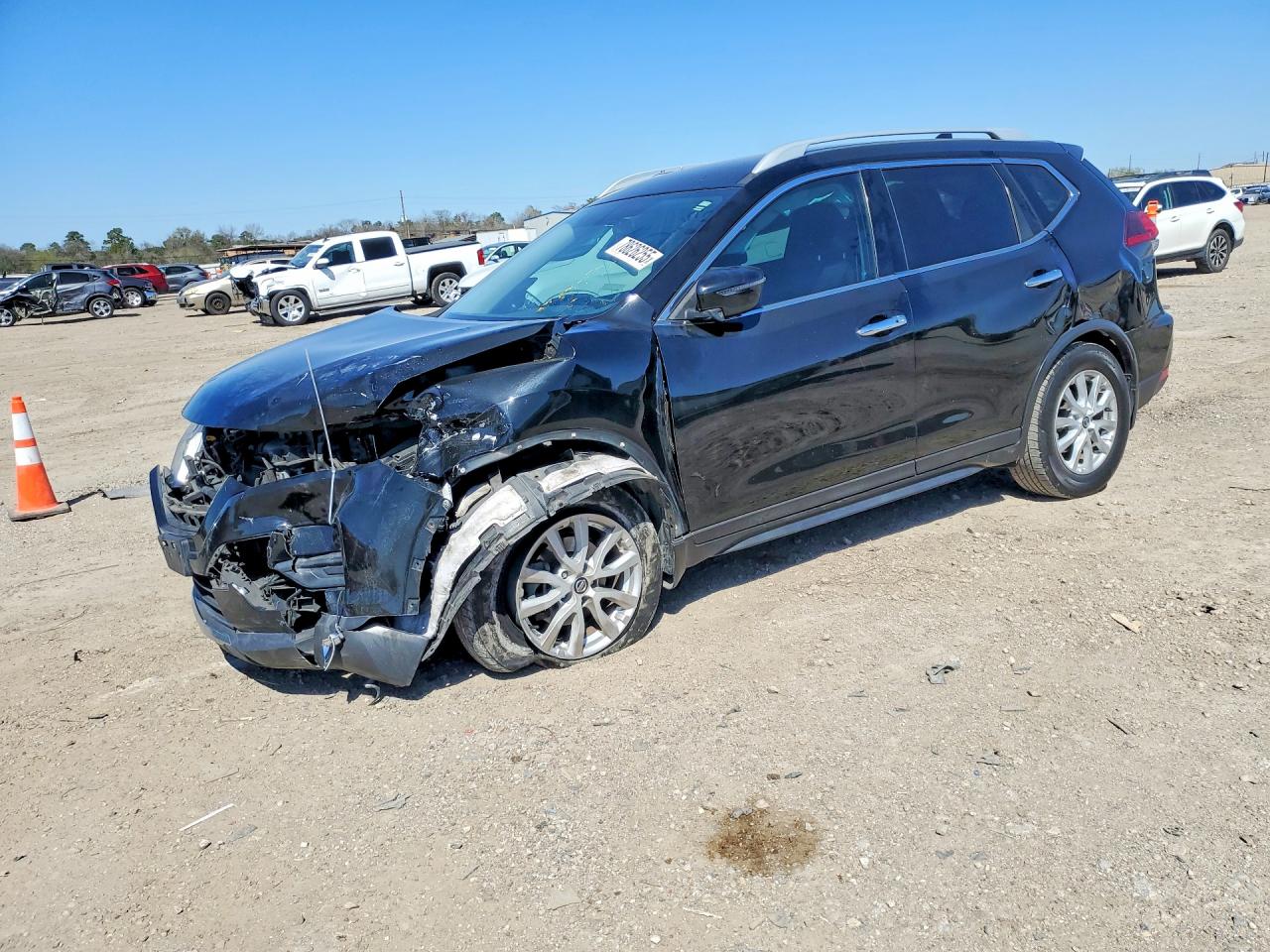 Salvage Nissan Rogue Image