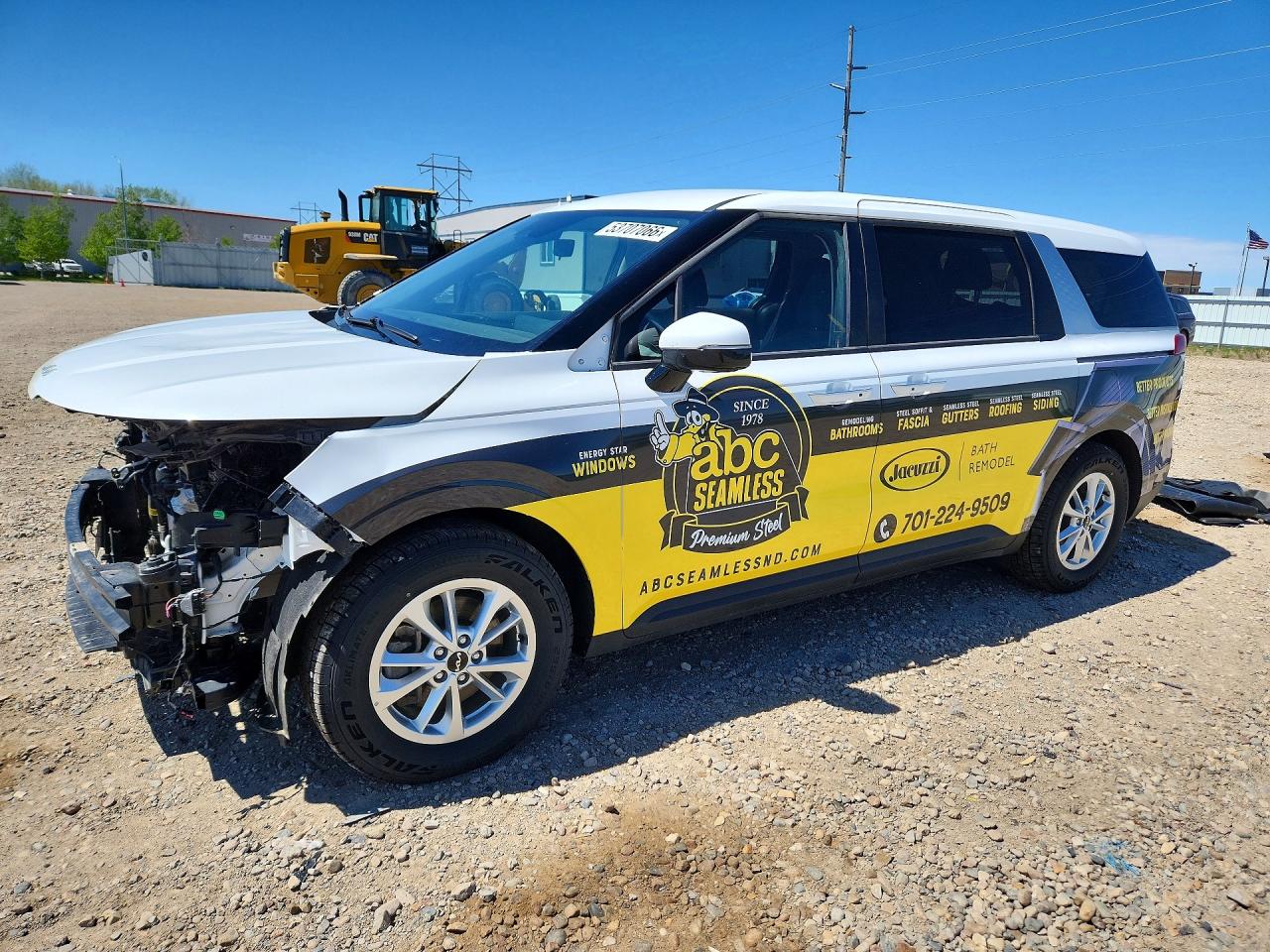 Salvage Kia Carnival Image