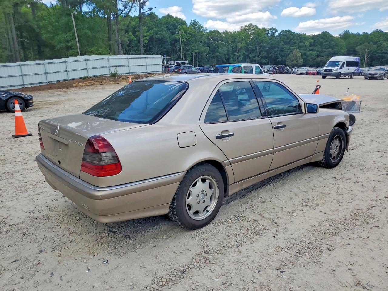 Mercedes-Benz C-Class 230