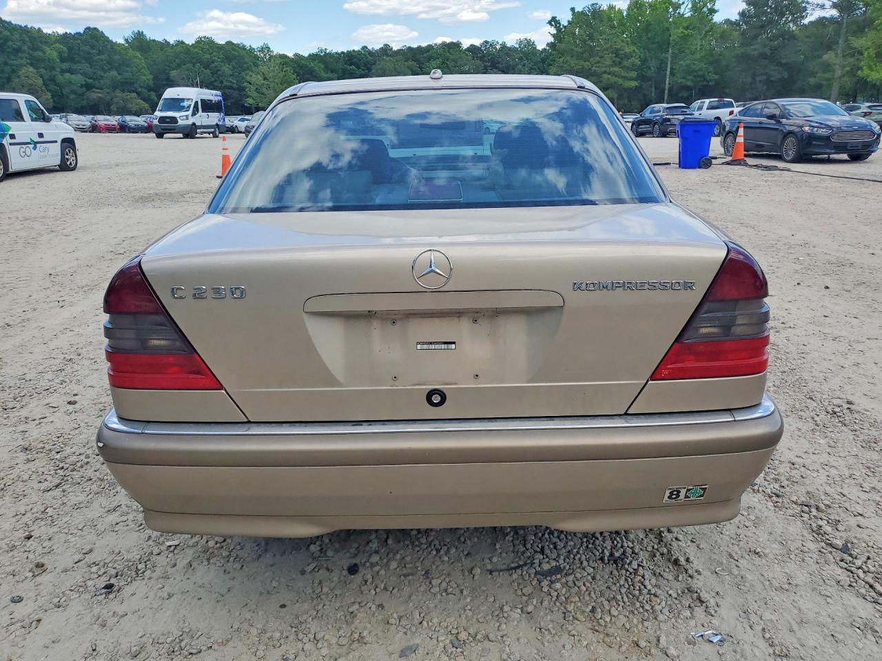 Mercedes-Benz C-Class 230