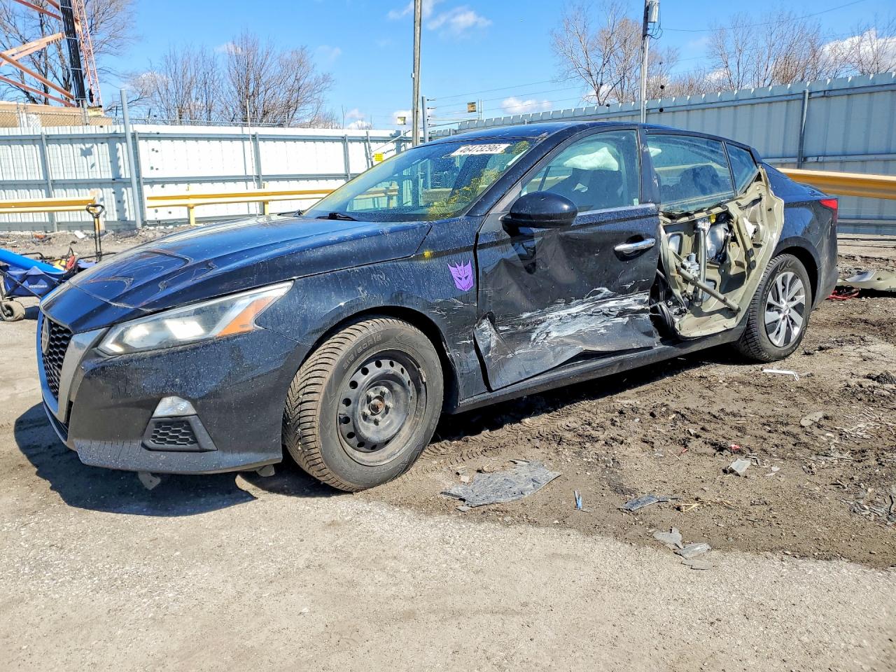 Salvage Nissan Altima Image