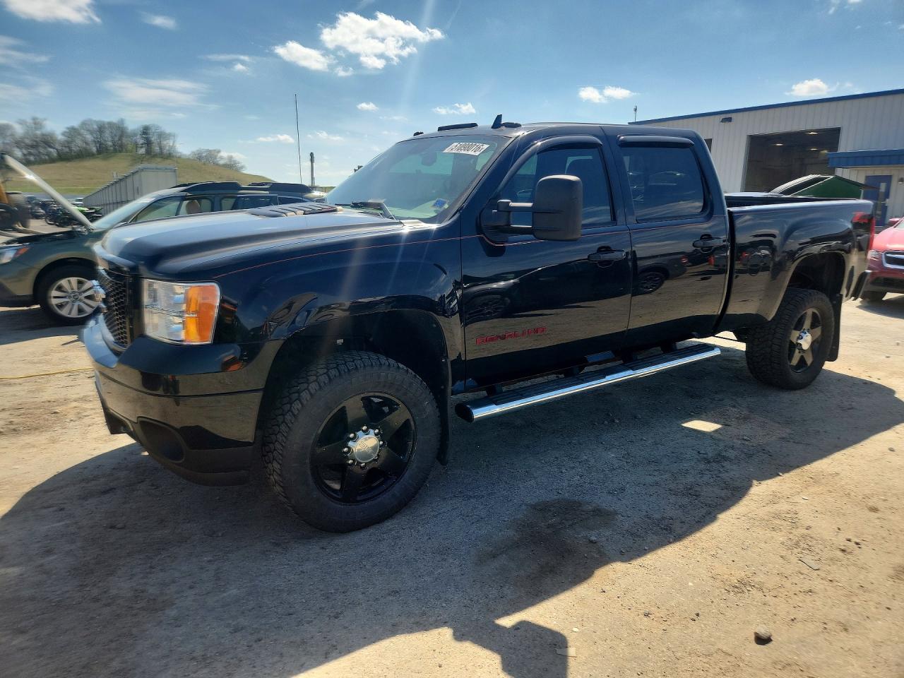 Salvage GMC Sierra Image