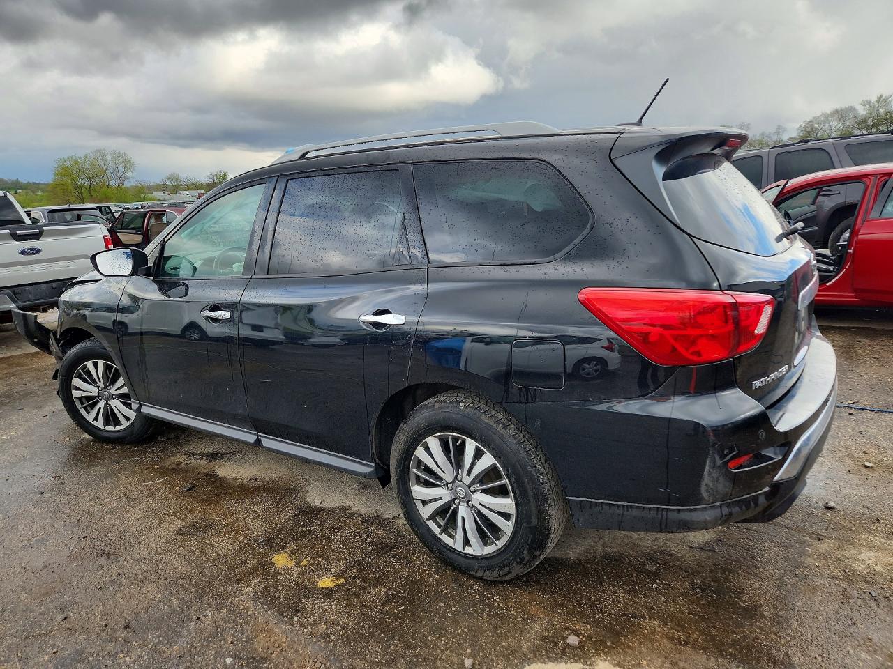 Nissan Pathfinder Sv