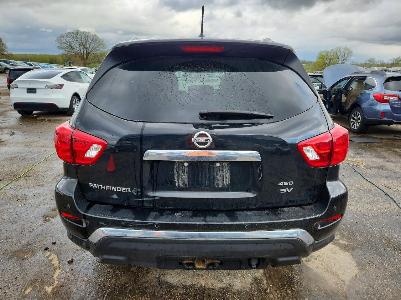 Nissan Pathfinder Sv