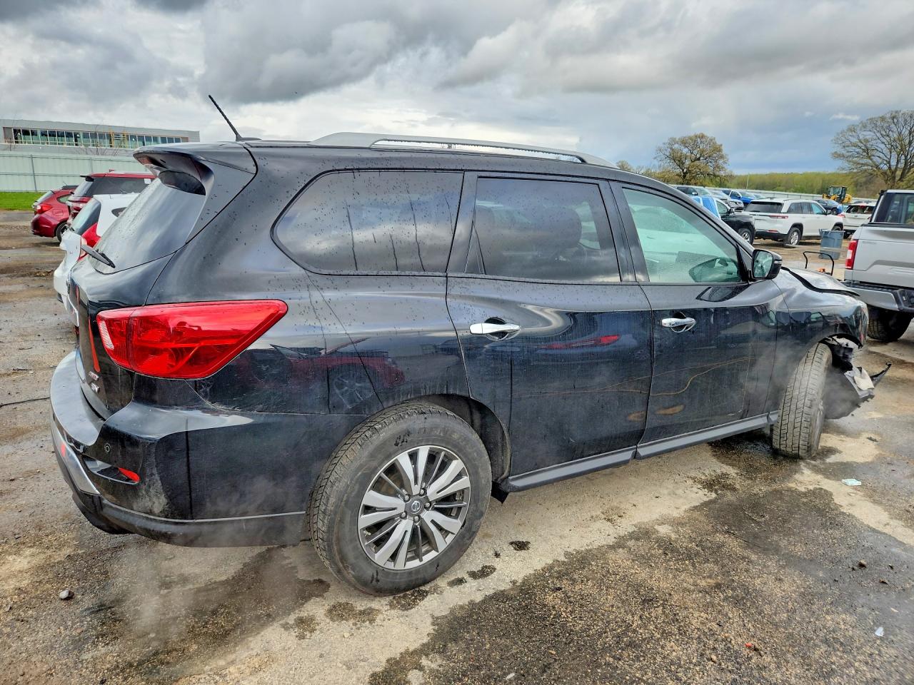 Nissan Pathfinder Sv
