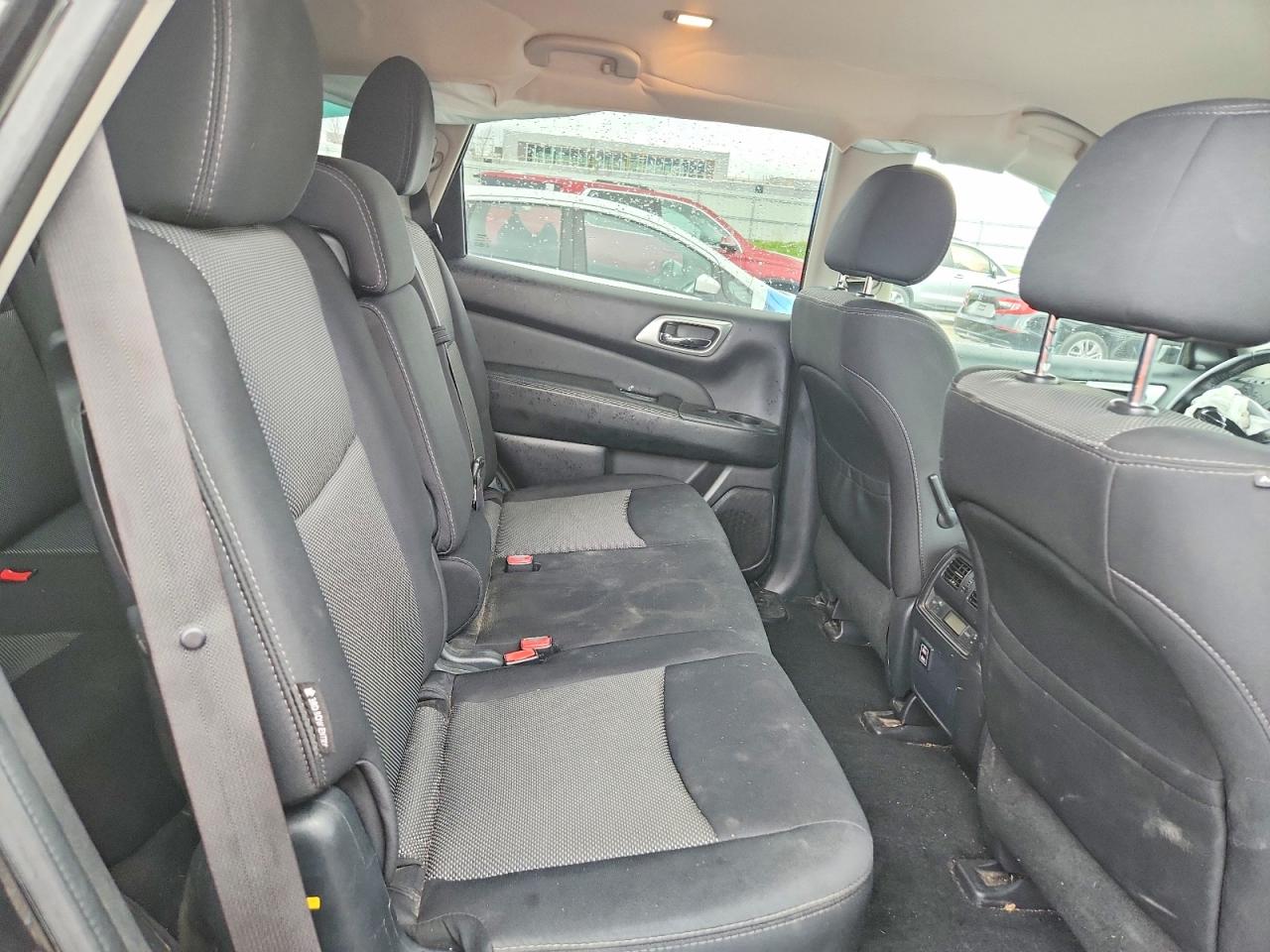 Nissan Pathfinder Sv