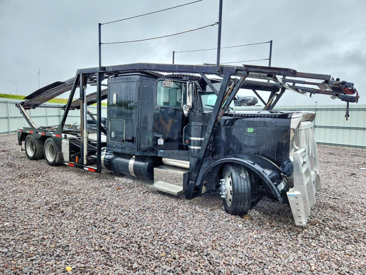 Salvage Peterbilt 379 Image