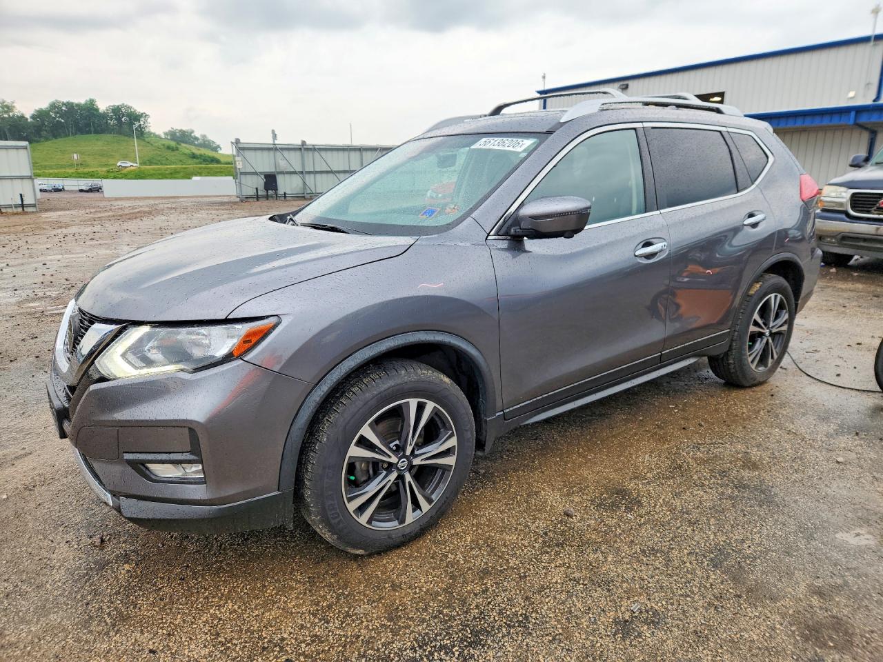 Salvage Nissan Rogue Image
