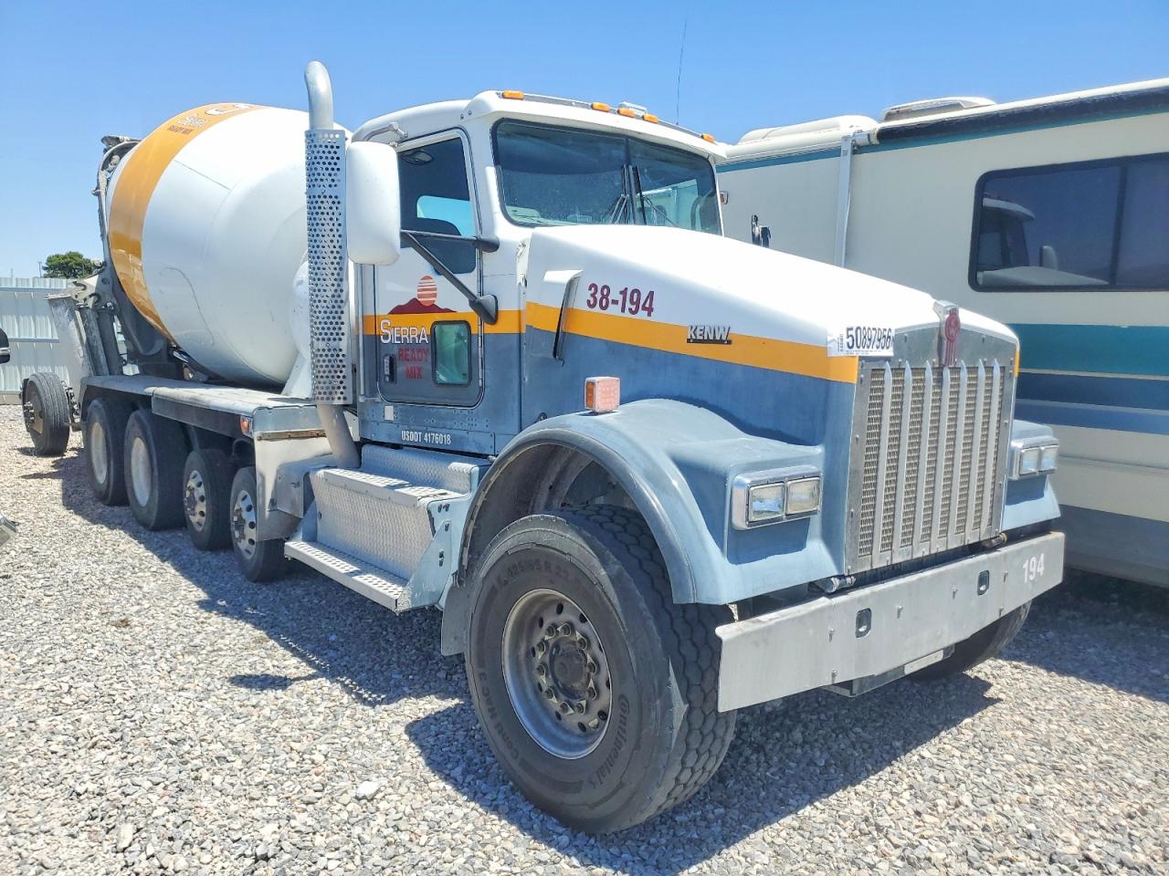 Salvage Kenworth Construction Image