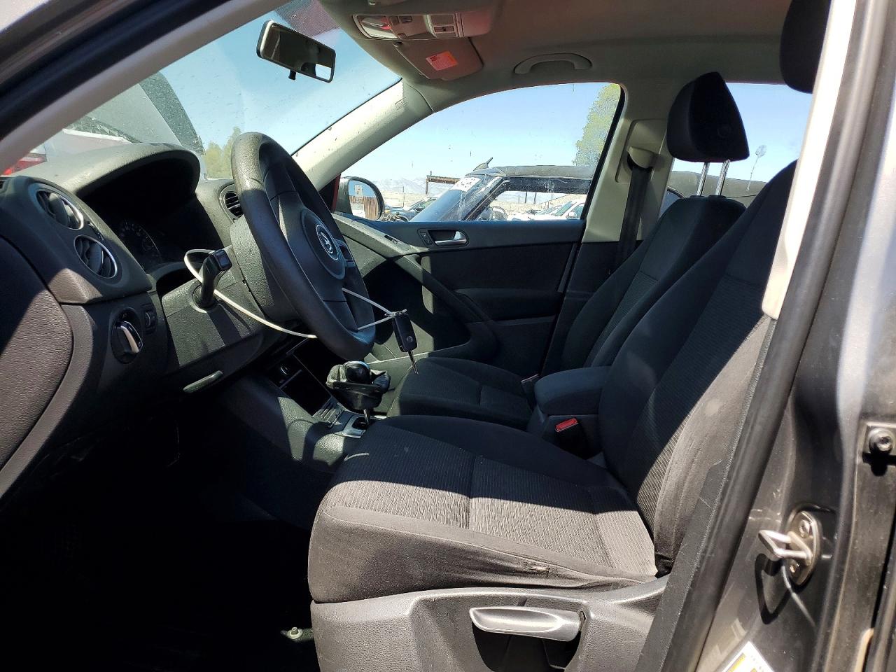 Volkswagen Tiguan S