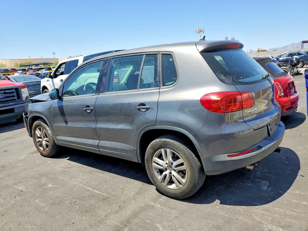 Volkswagen Tiguan S