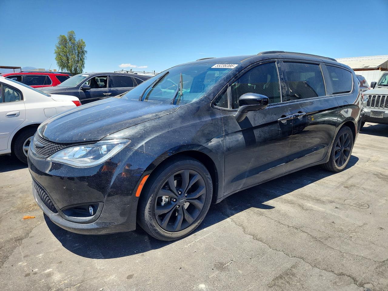 Salvage Chrysler Pacifica Image