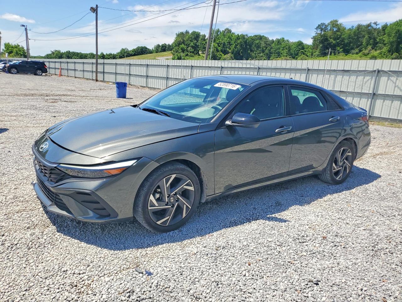 Salvage Hyundai ELANTRA Image