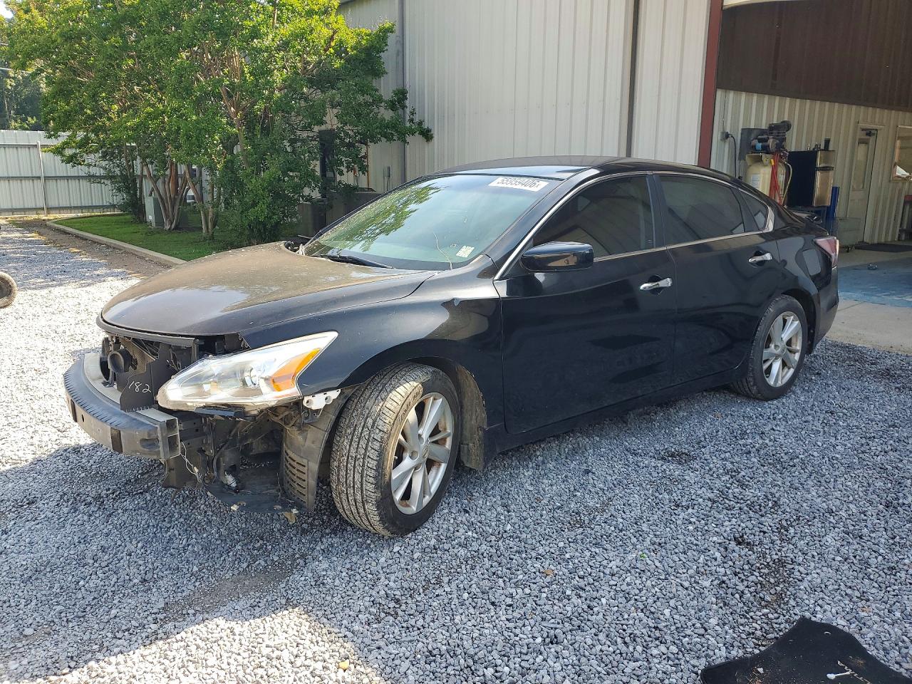 Salvage Nissan Altima Image