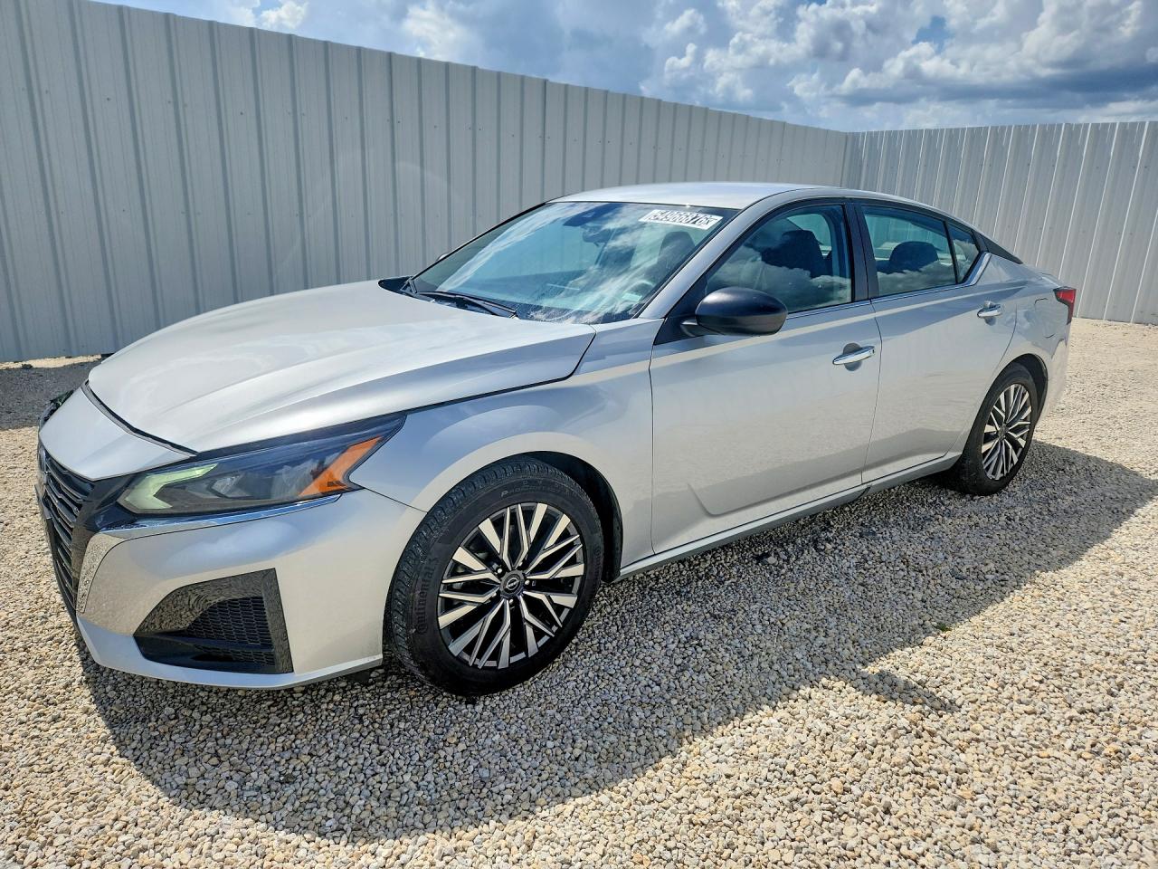 Salvage Nissan Altima Image