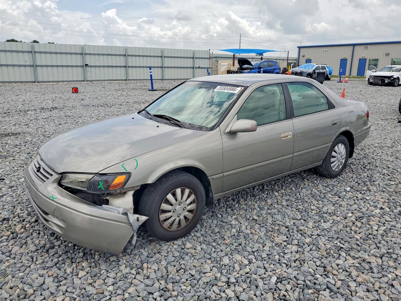 Salvage Toyota Camry Image