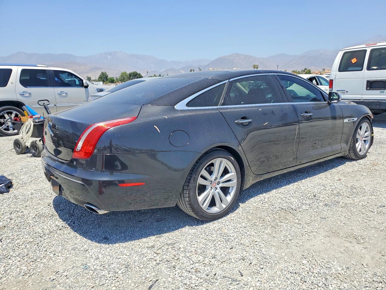 Jaguar XJ