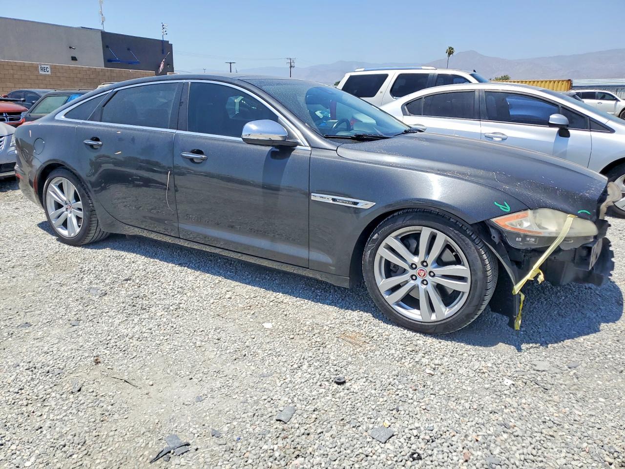 Jaguar XJ