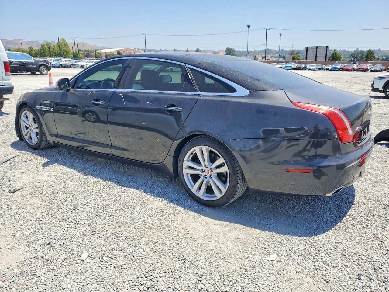Jaguar XJ