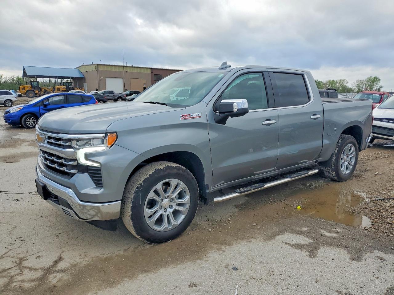 Salvage Chevrolet Silverado Image