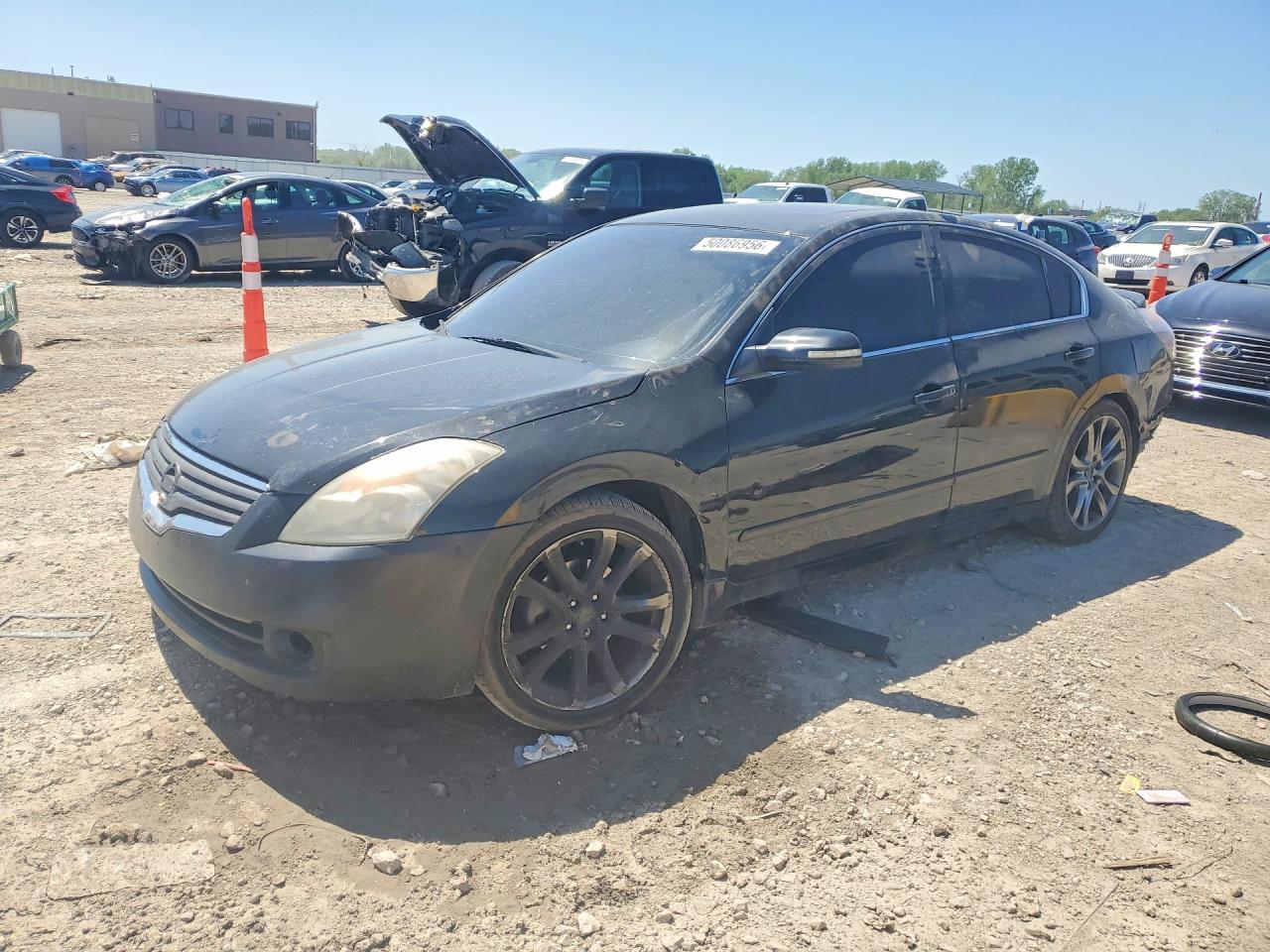 Salvage Nissan Altima Image