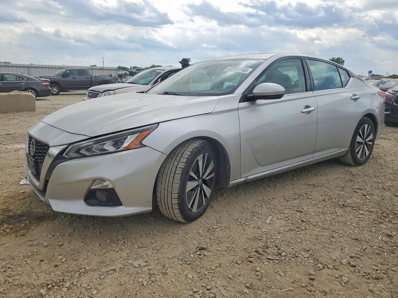 Salvage Nissan Altima Image