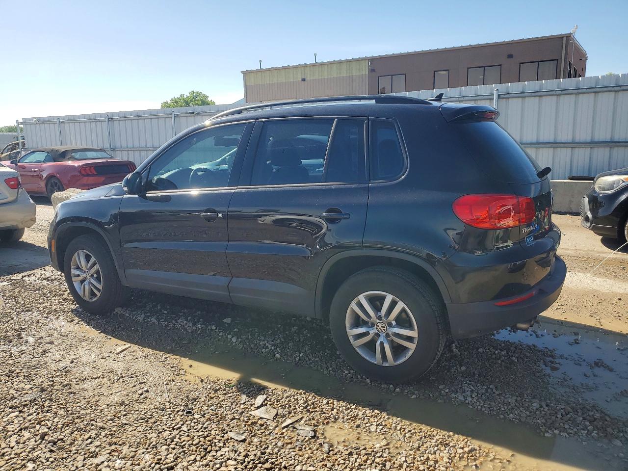 Volkswagen Tiguan S