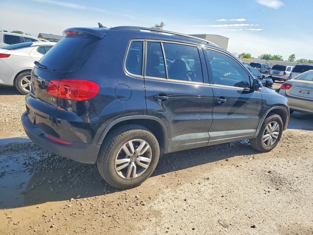 Volkswagen Tiguan S