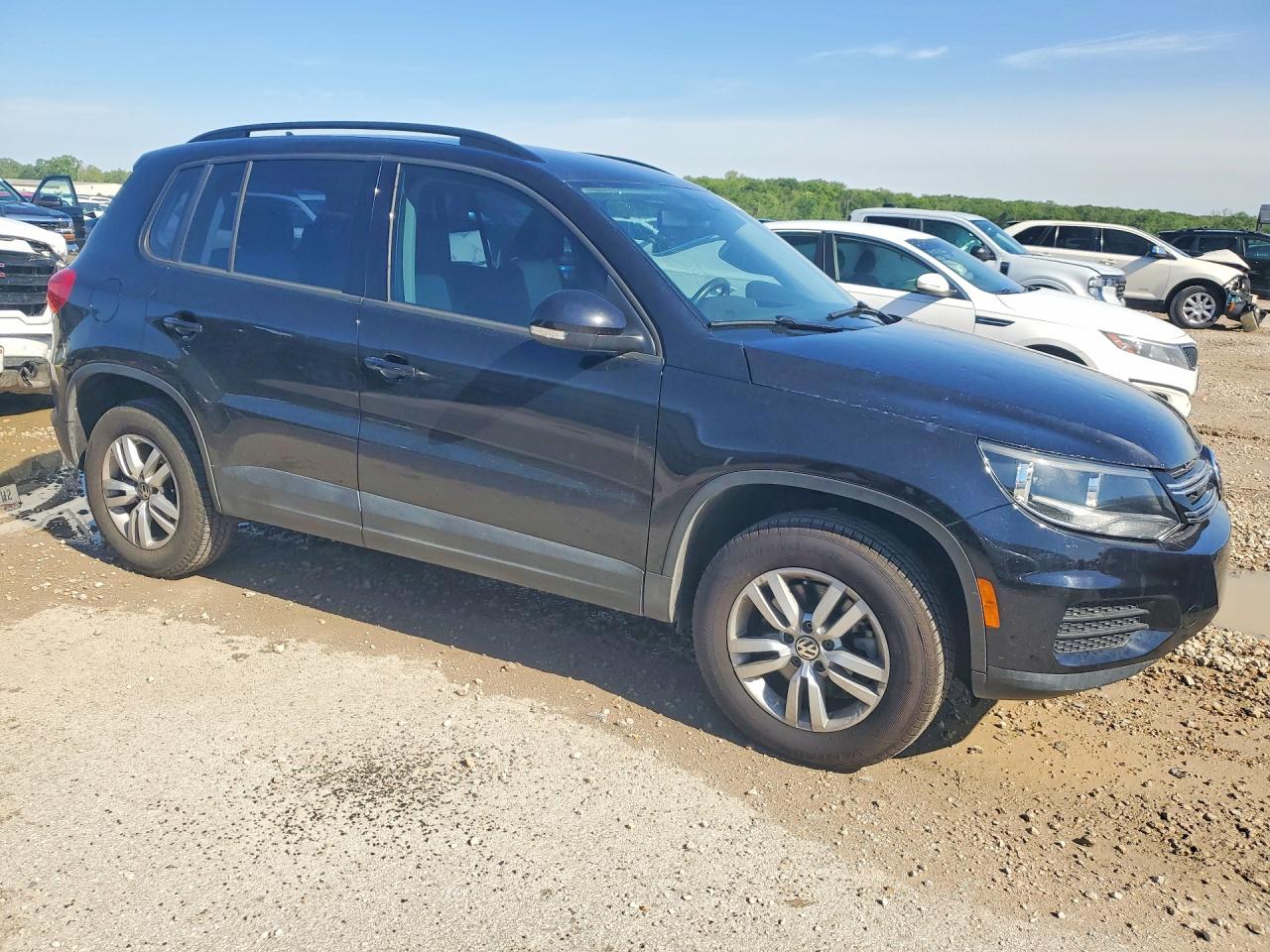 Volkswagen Tiguan S