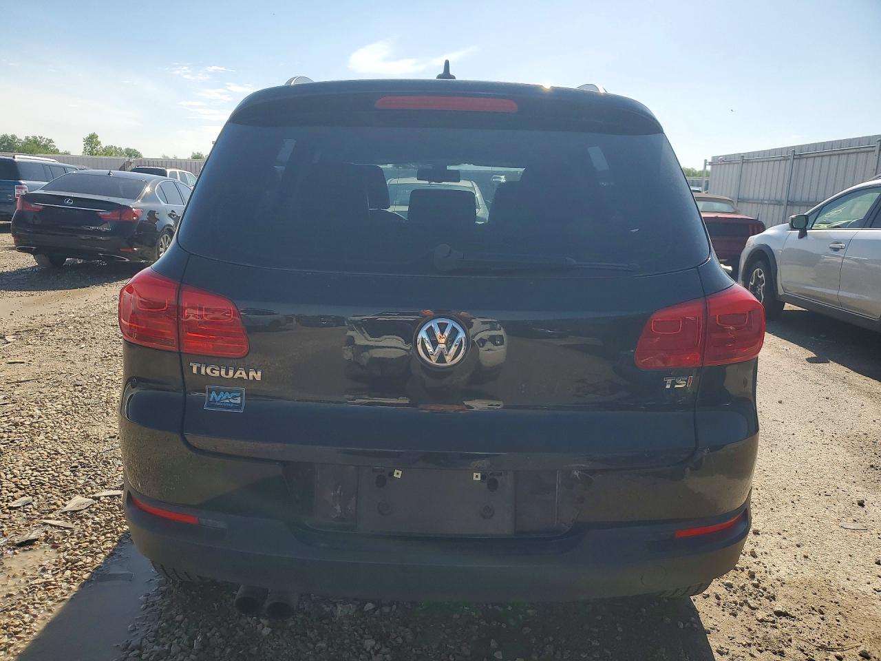 Volkswagen Tiguan S