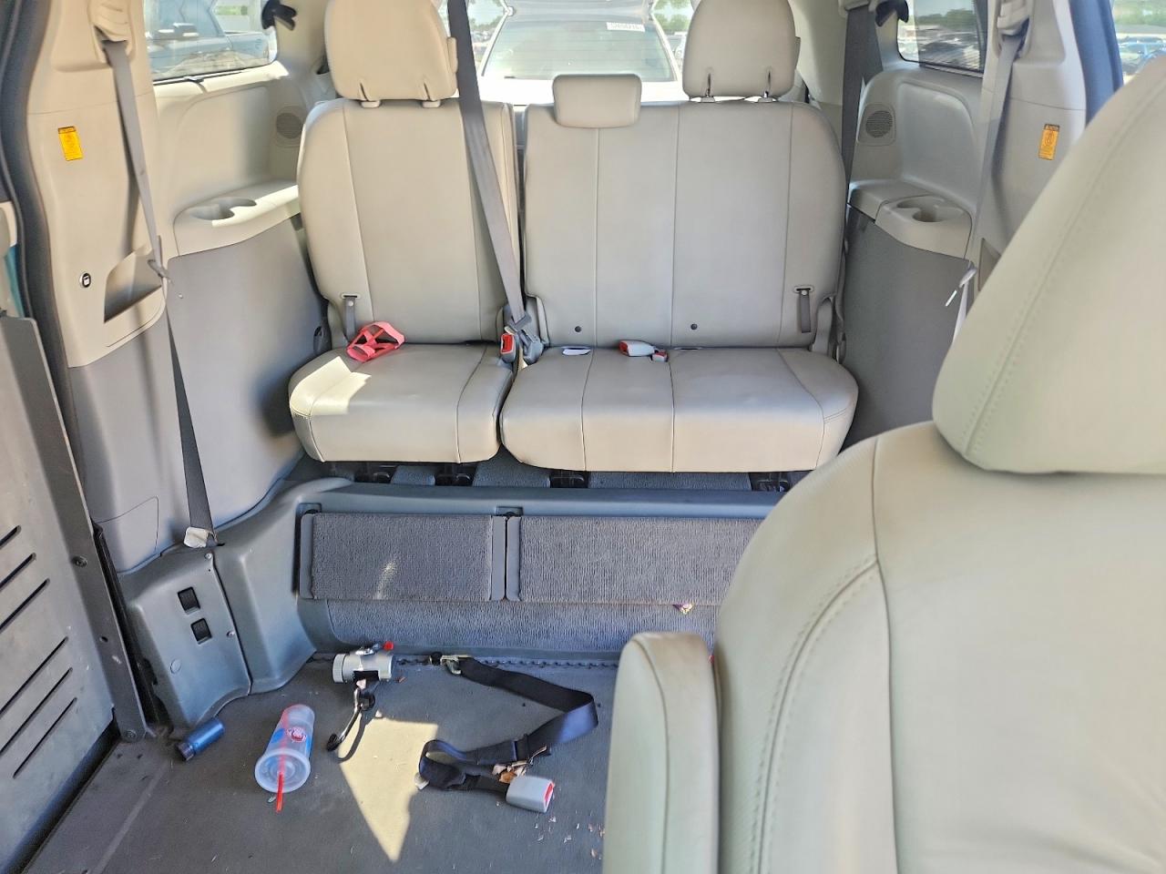 Toyota Sienna Xle 8-passenger