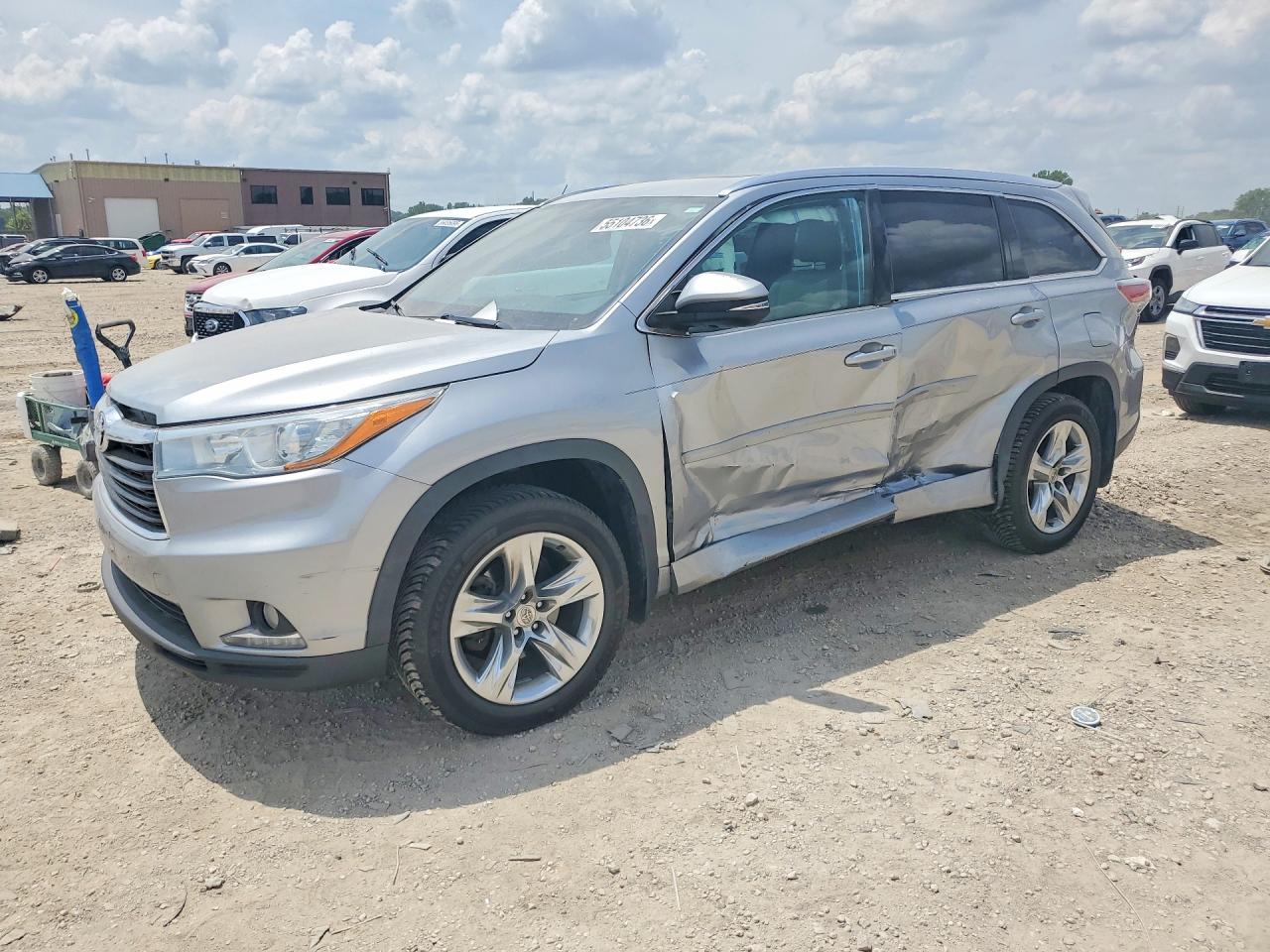 Salvage Toyota Highlander Image