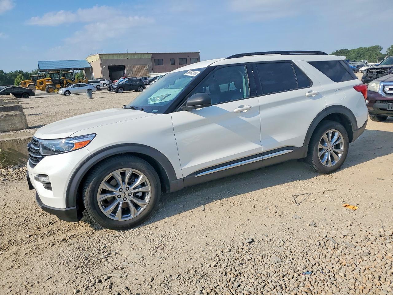 Salvage Ford Explorer Image