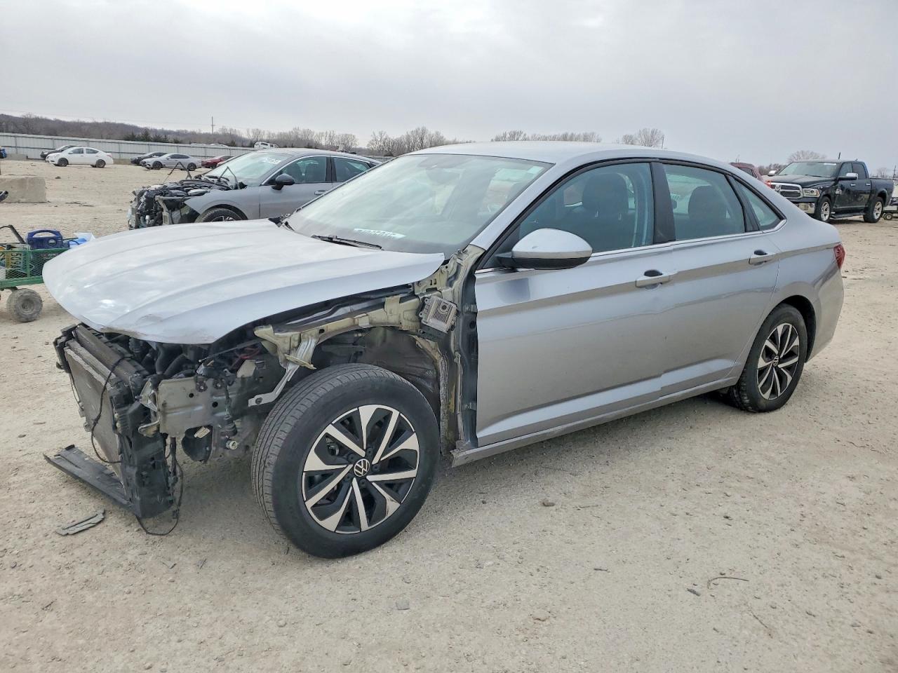 Salvage Volkswagen Jetta Image