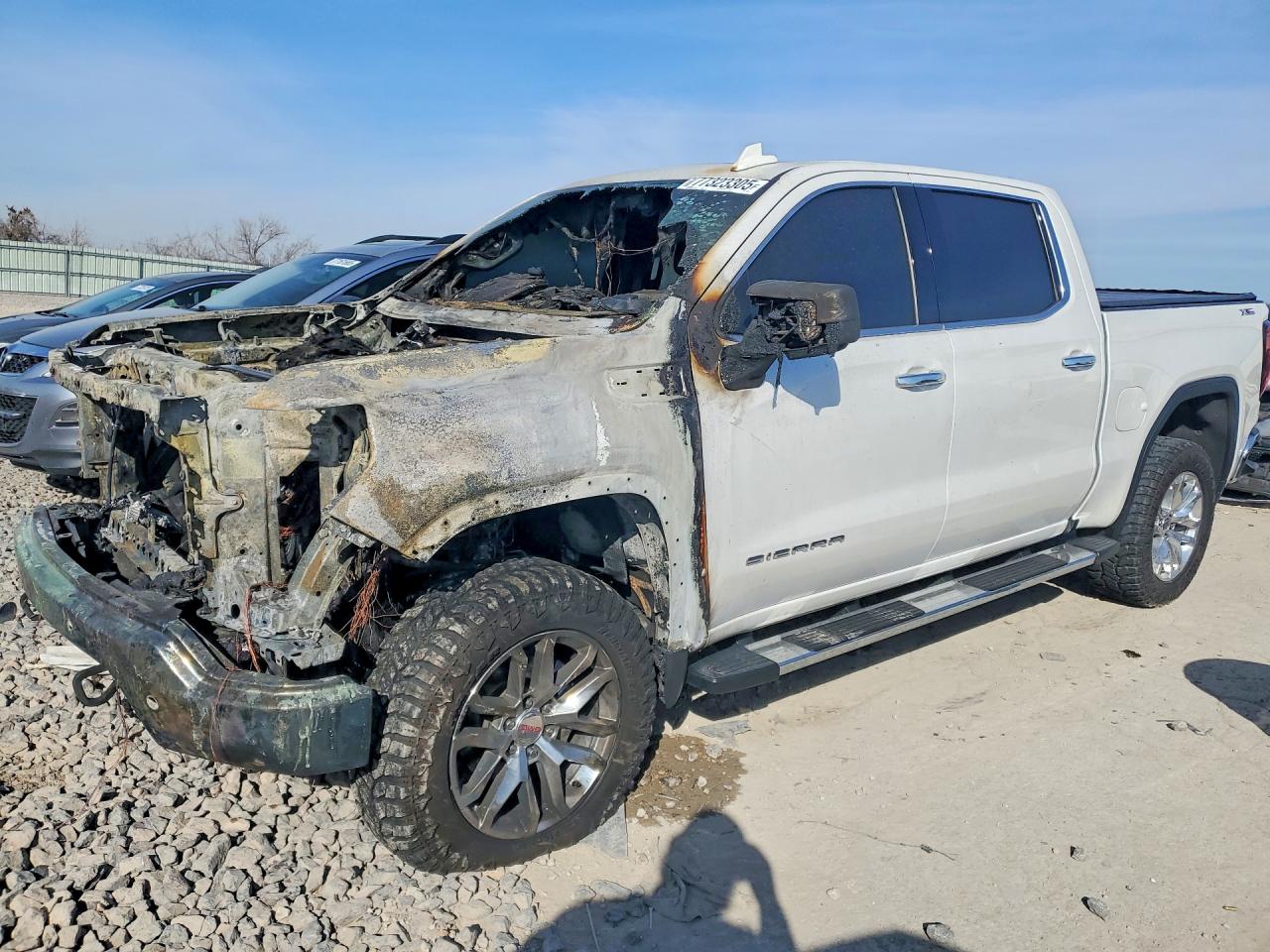 Salvage GMC Sierra Image