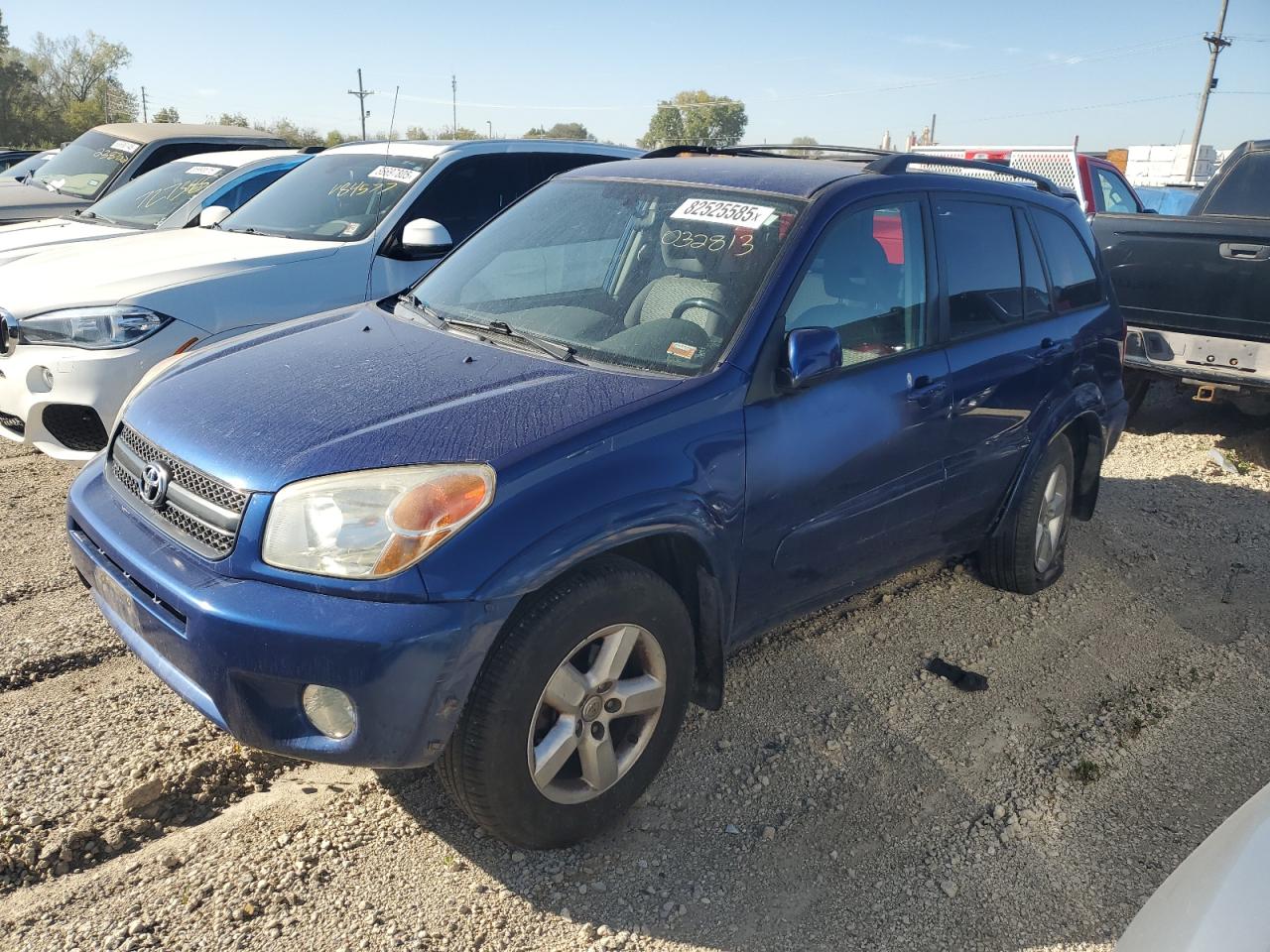 Salvage Toyota RAV4 Image