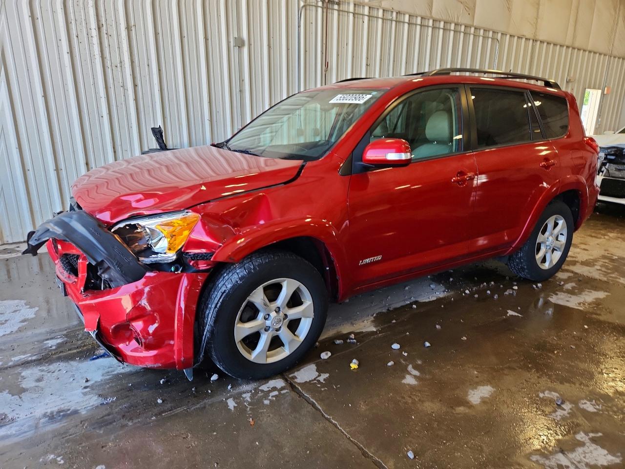 Salvage Toyota RAV4 Image