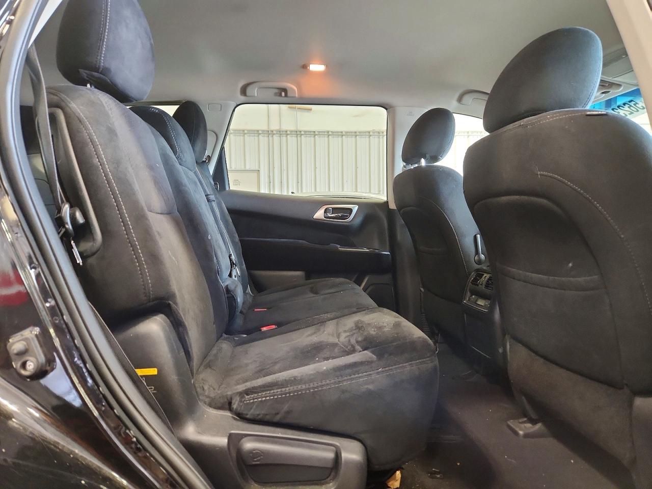 Nissan Pathfinder S
