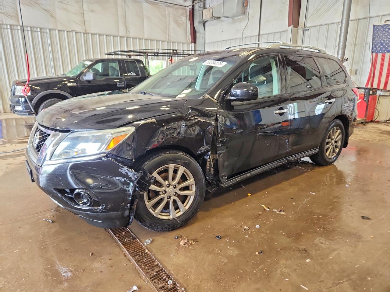 Salvage Nissan Pathfinder Image