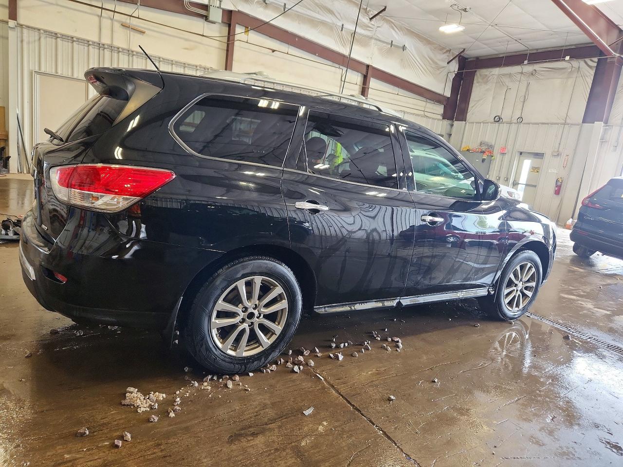 Nissan Pathfinder S