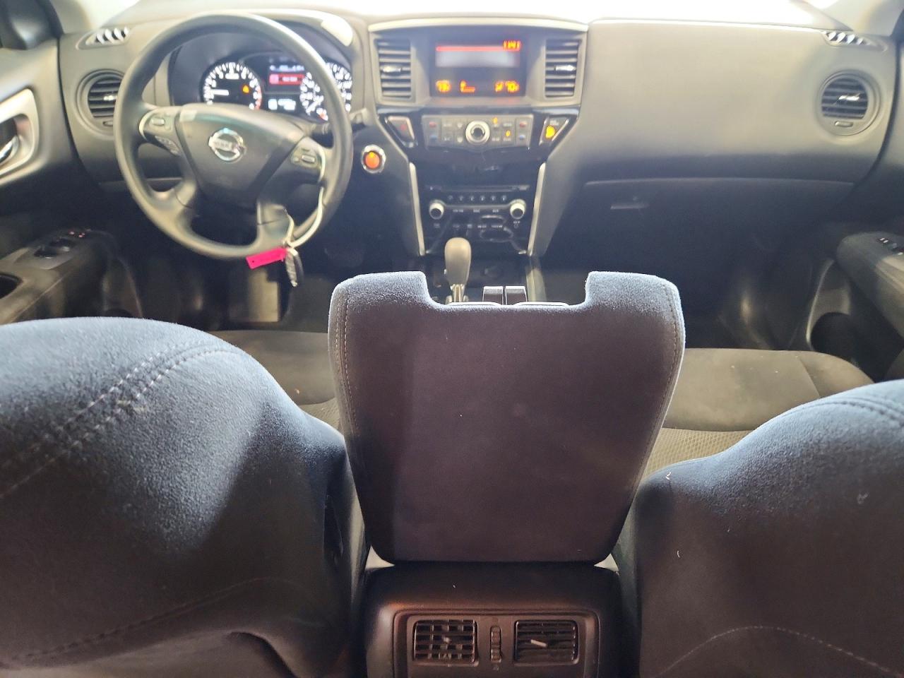 Nissan Pathfinder S