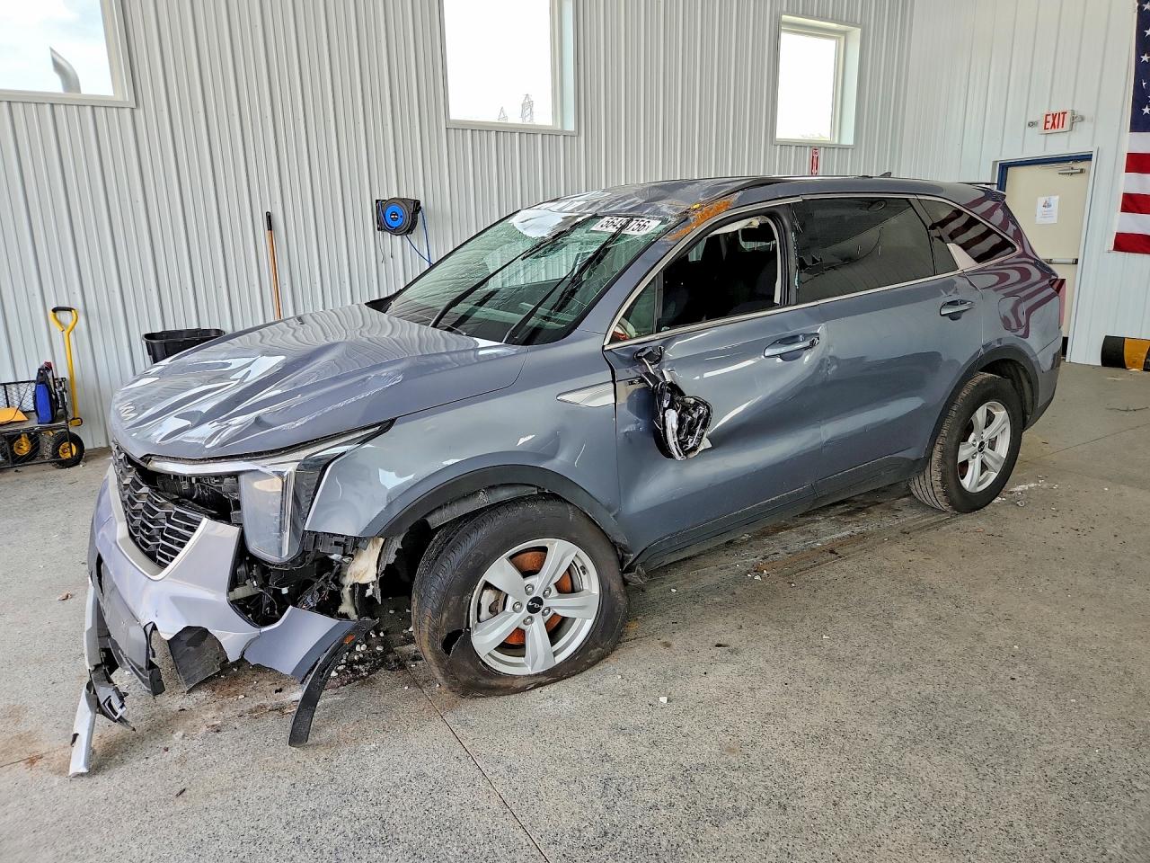 Salvage Kia Sorento Image