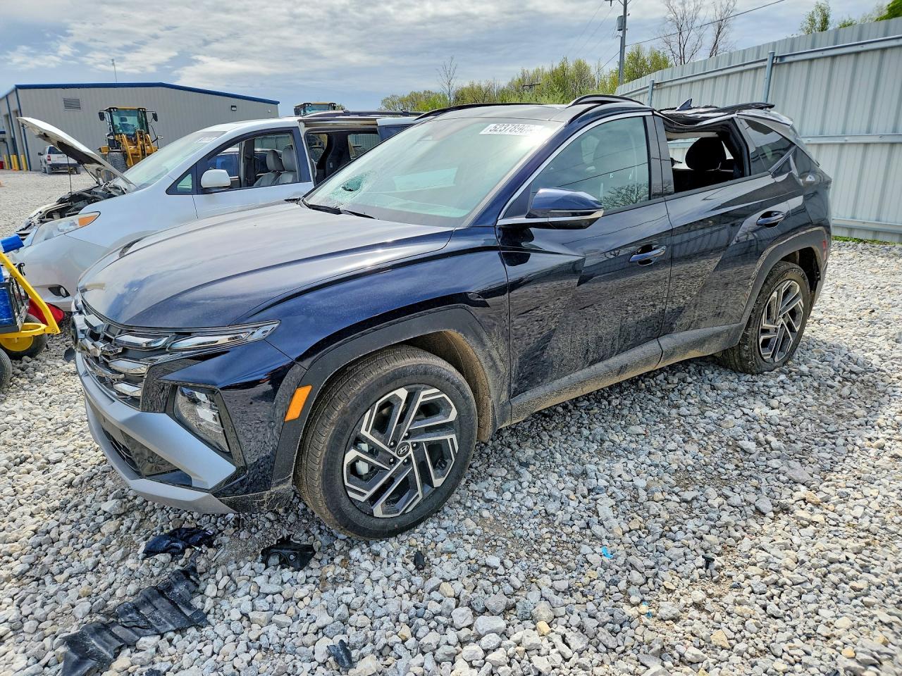 Salvage Hyundai TUCSON Image