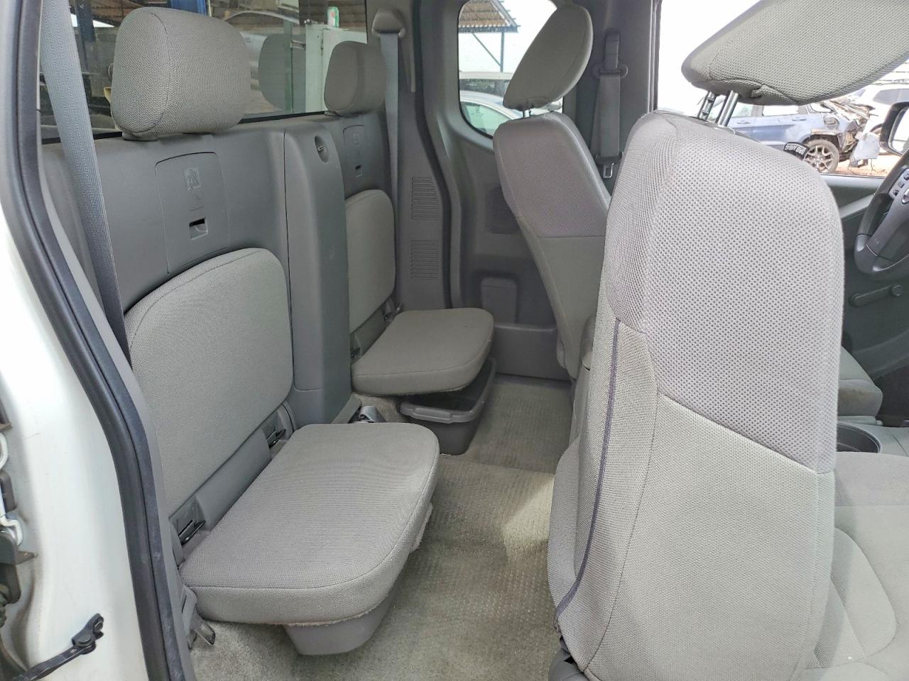 Nissan Frontier S