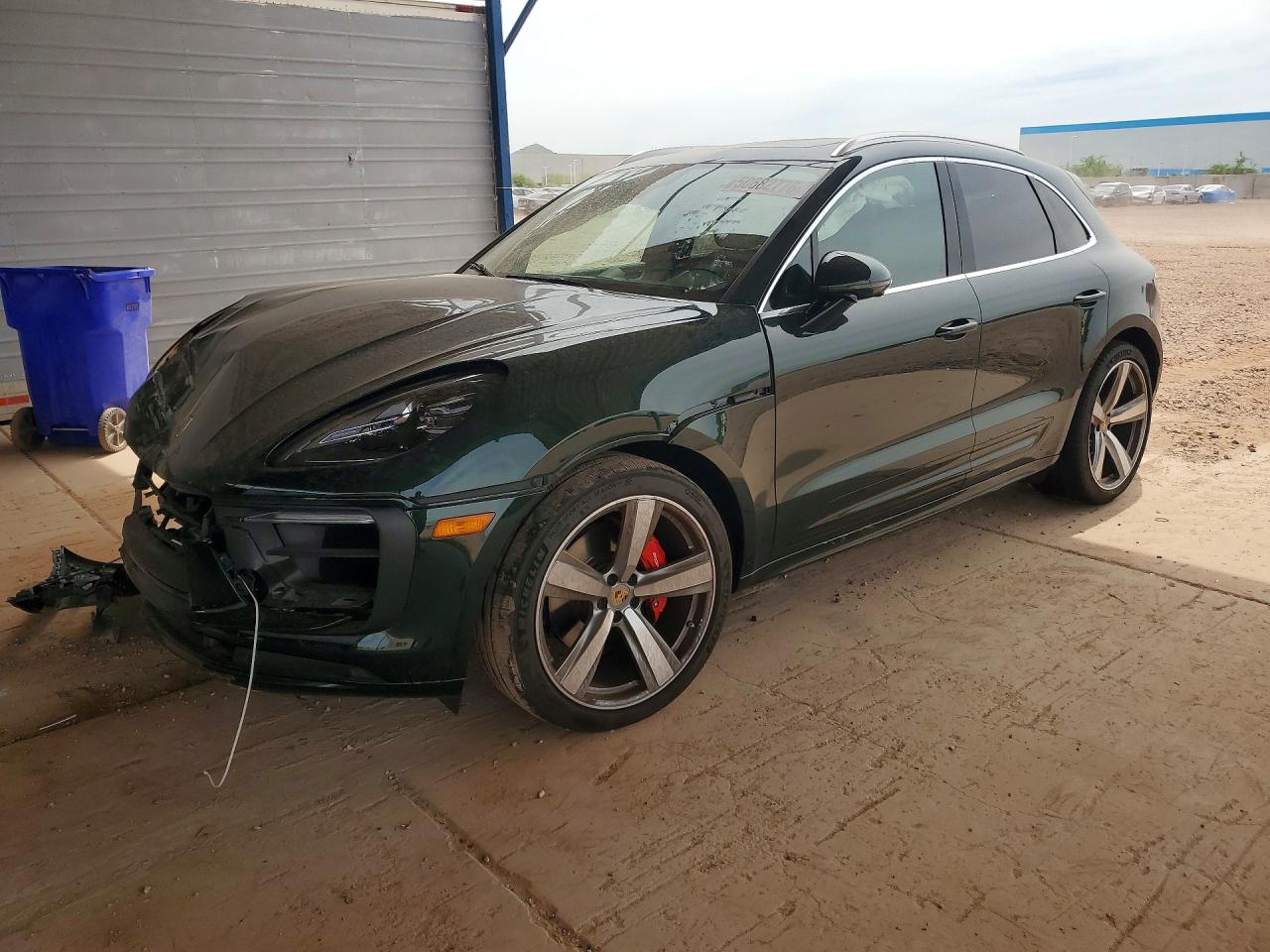 Salvage Porsche Macan Image