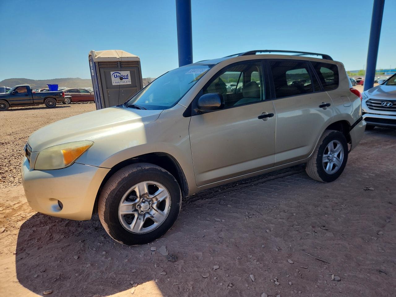Salvage Toyota RAV4 Image