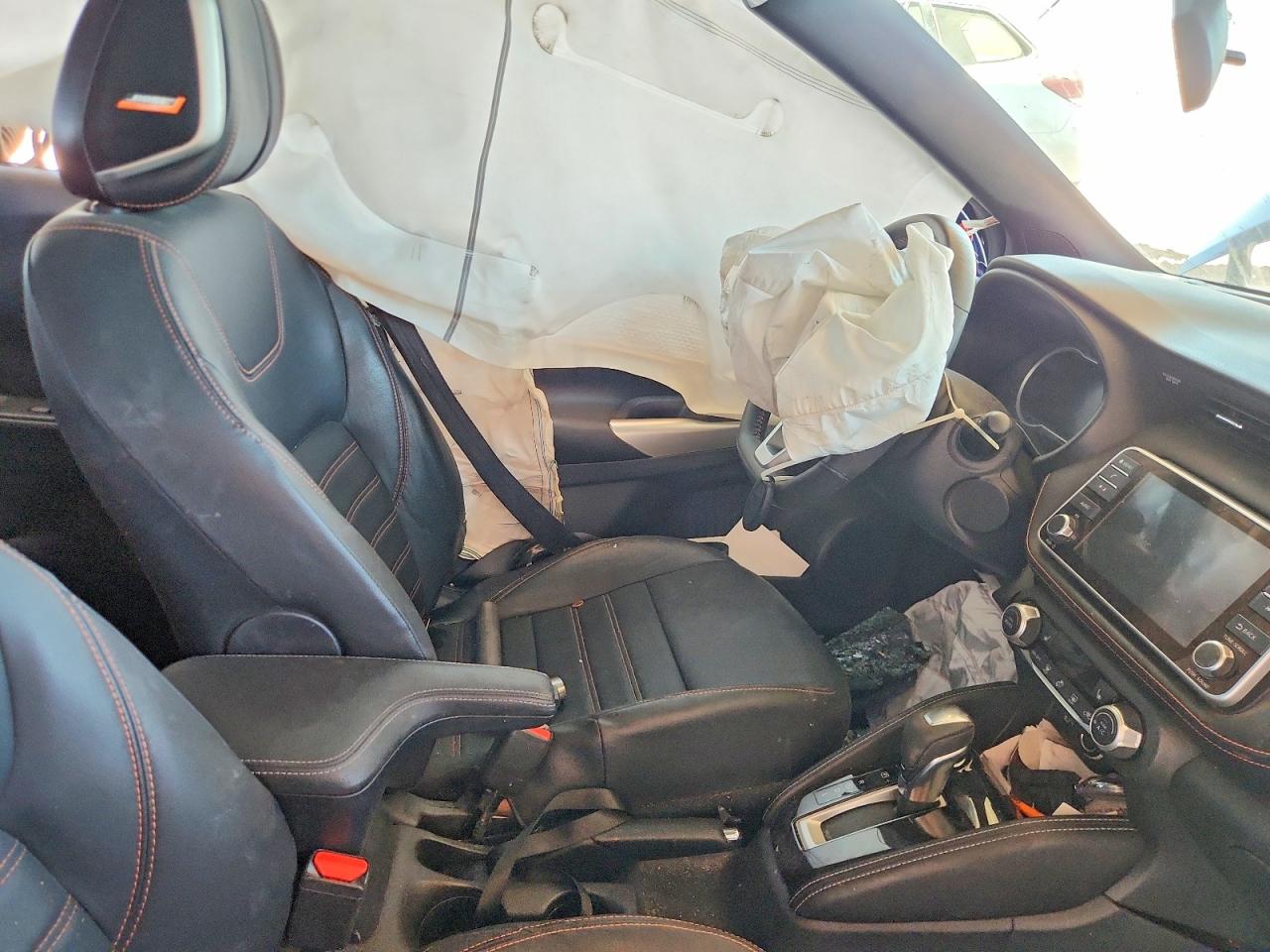 Nissan Kicks Sr
