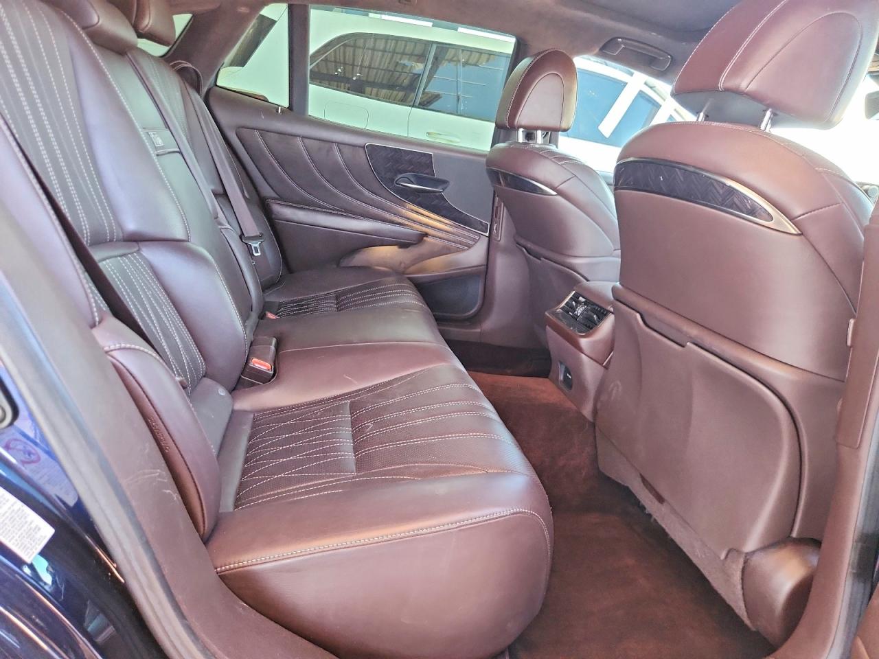 Lexus LS Base