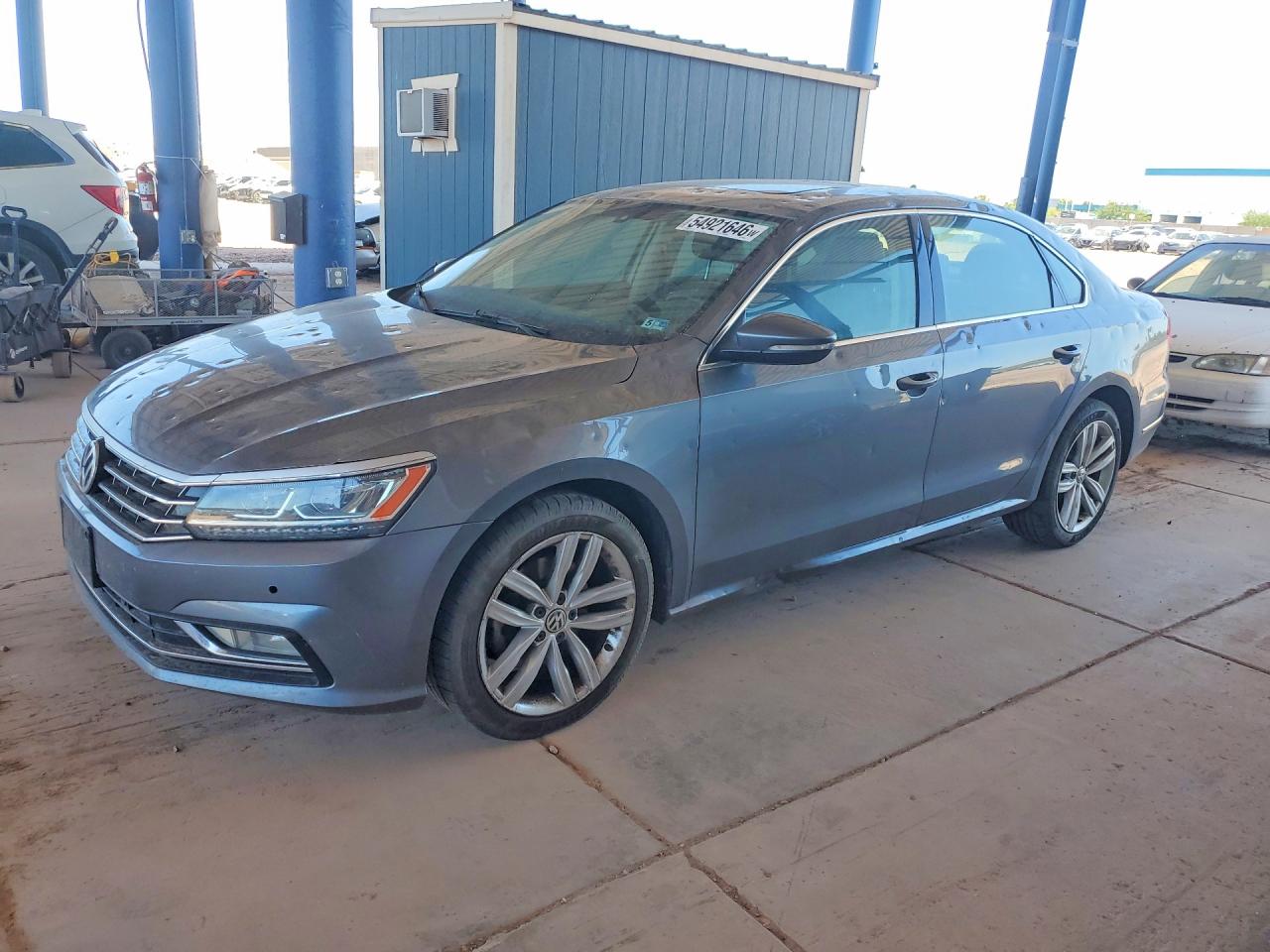 Salvage Volkswagen Passat Image